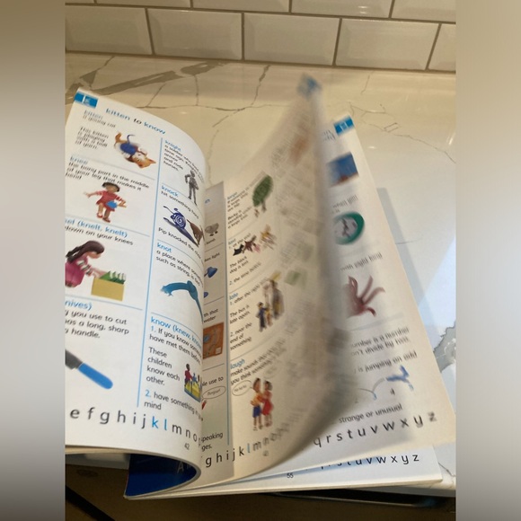 The Usborne picture dictionary a first alphabetical word picture book children - Picture 6 of 9